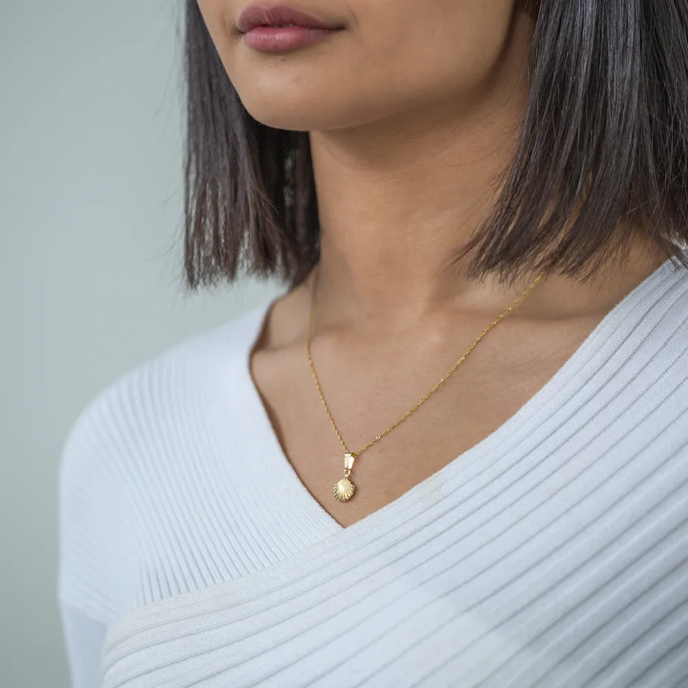 9ct Yellow Gold Silverfilled Shell Pendant with 20 gauge 45cm Chain Shiels