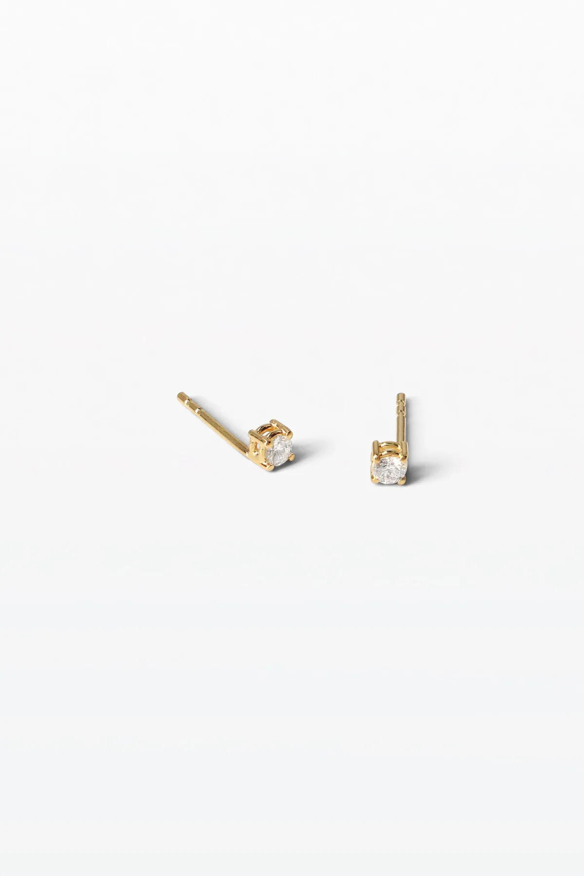 Anthology 01 18K Gold Studs w. Diamond