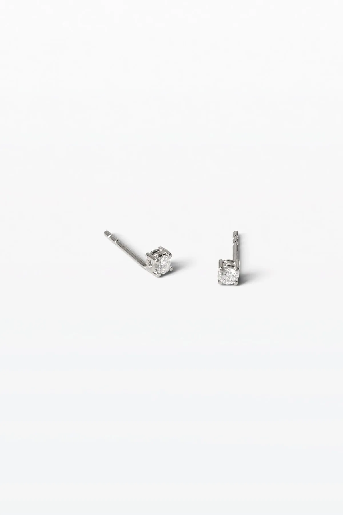 Anthology 01 18K Whitegold Studs w. Diamond