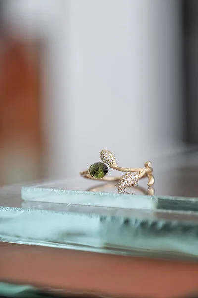 Blooming 18K Gold Ring w. Diamonds & Tourmaline