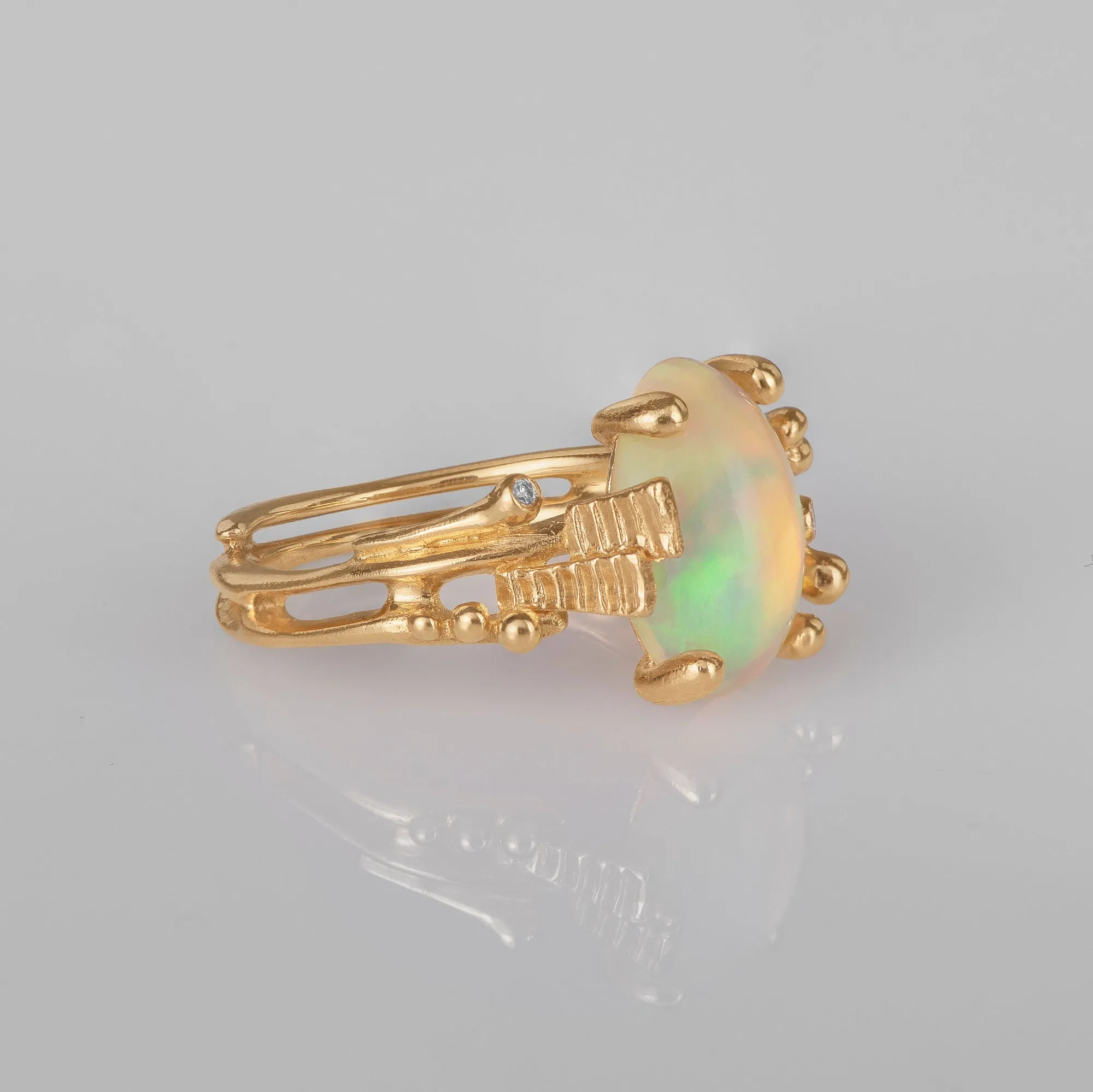 BoHo Small 18K Gold Ring w. Diamonds & Opal