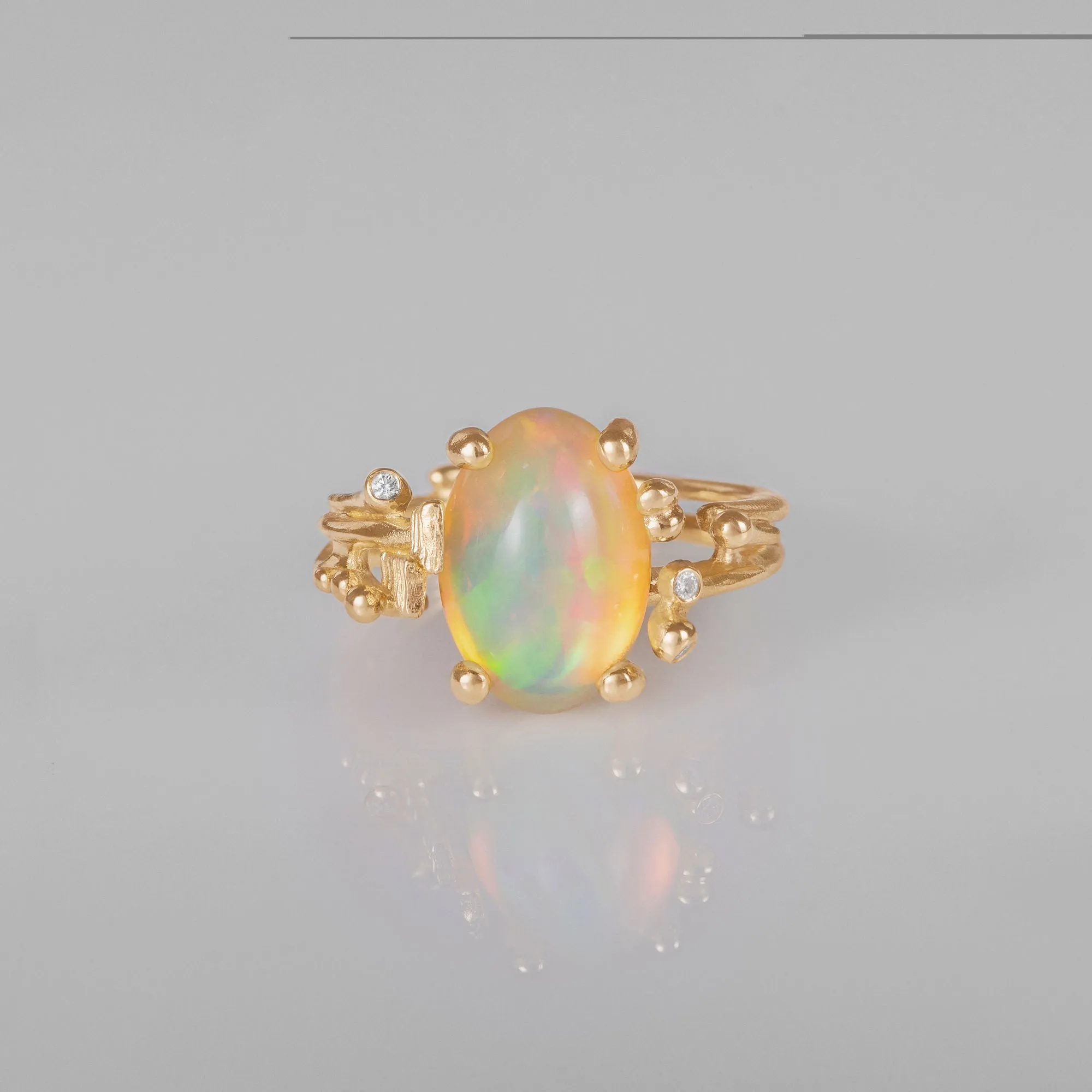 BoHo Small 18K Gold Ring w. Diamonds & Opal
