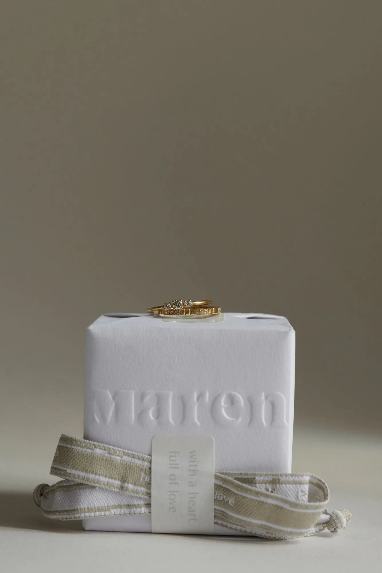 Cosmic Dreams 18K Gold Ring w. Lab-Grown Diamond