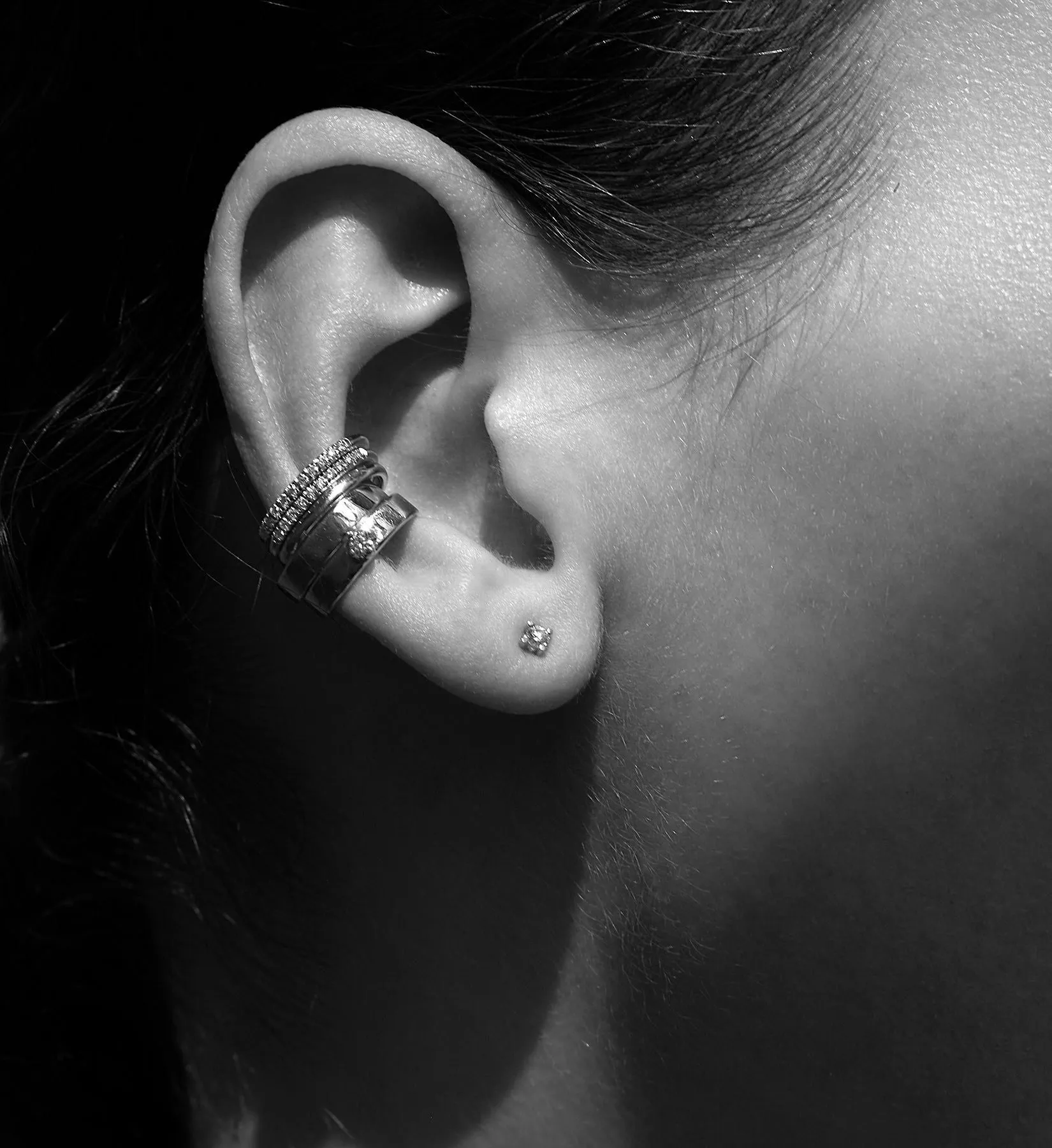 Diamond 0.05 14K Gold, Whitegold or Rosegold Ear Cuff w. Diamond