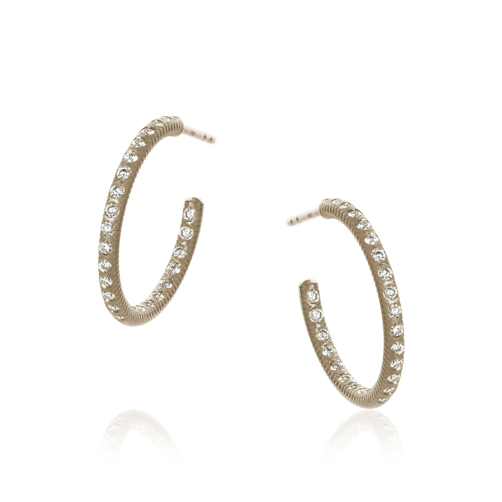 Esme Galaxy Medium 18K Whitegold Hoops w. Diamonds