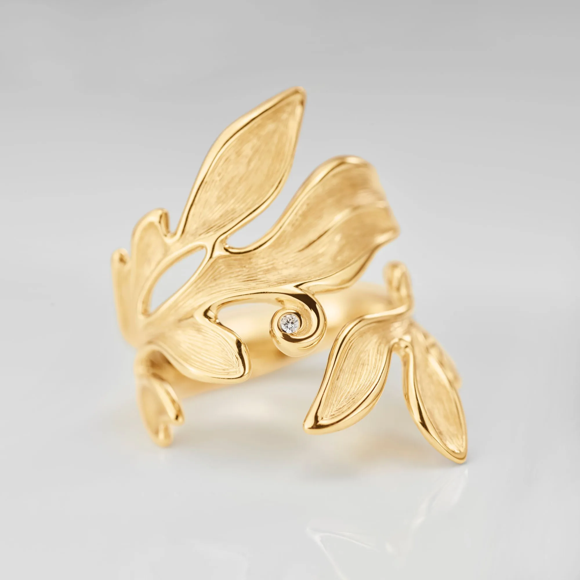 Forest Large 18K Gold Ring w. Diamond