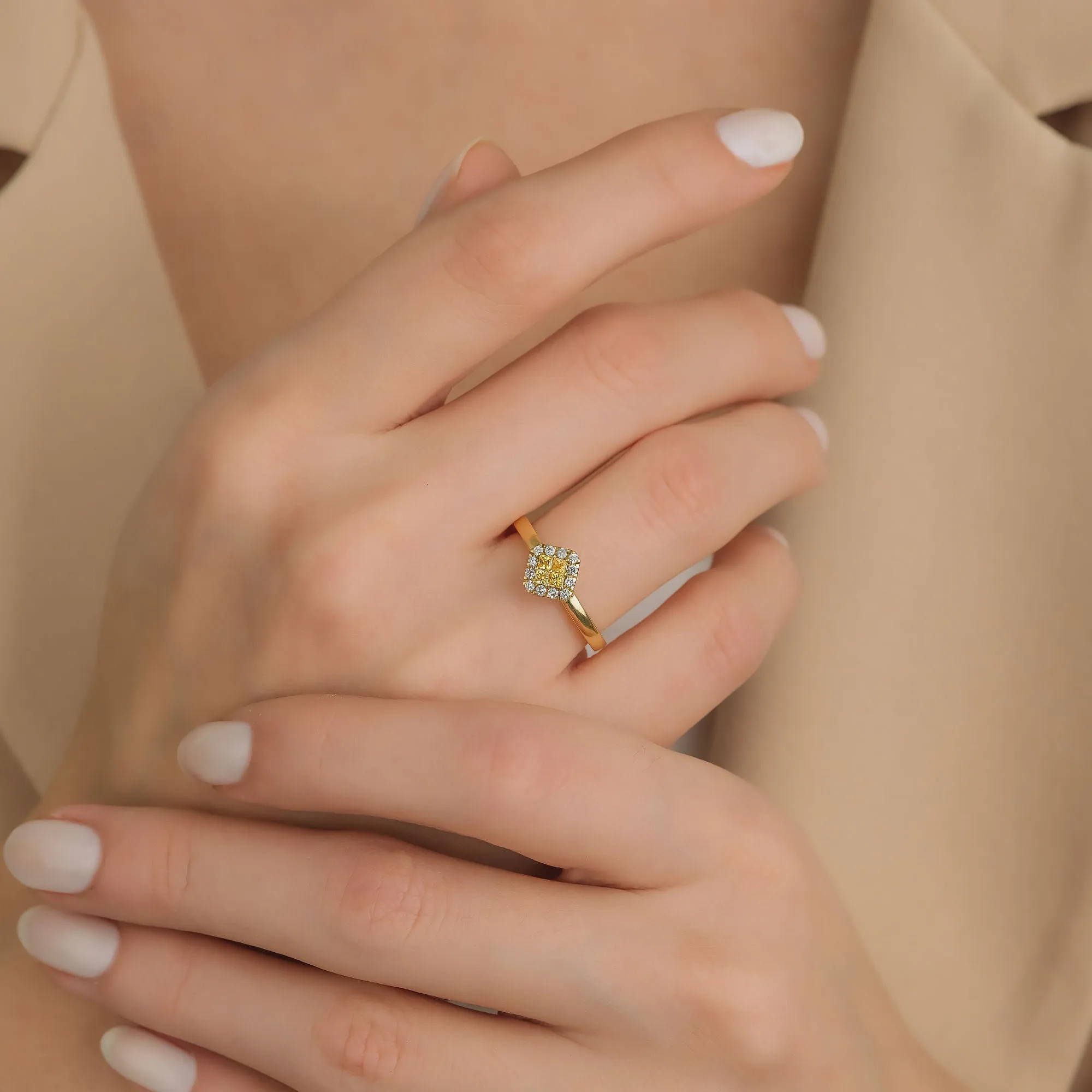 Fortuna Amarillo 18K Gold Ring w. Diamonds & Sapphires