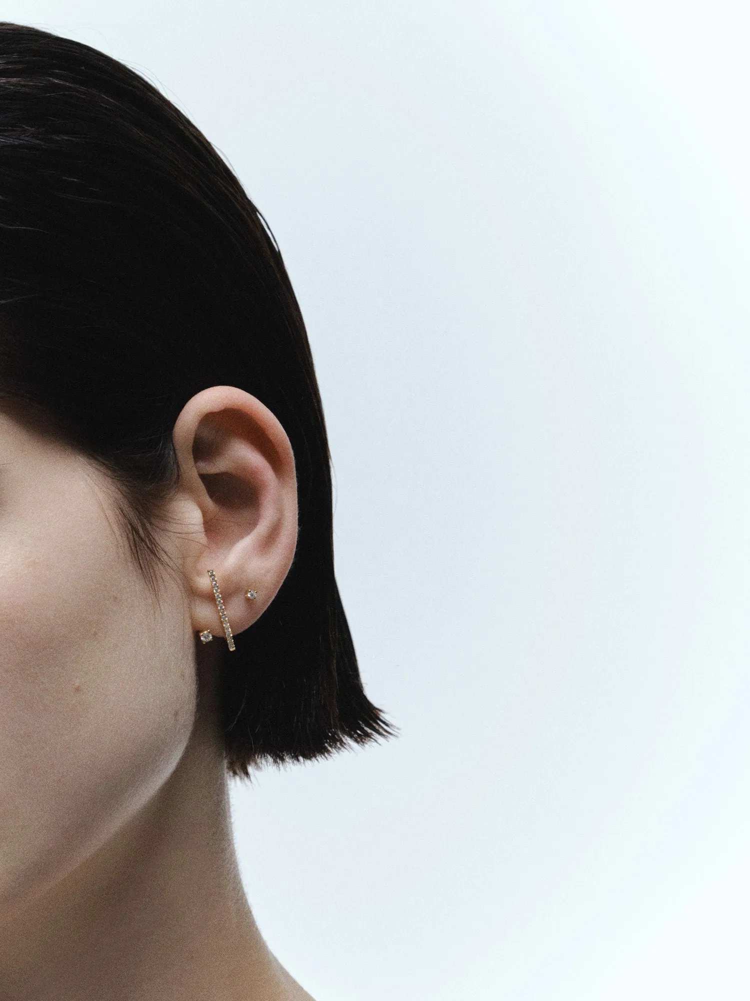 Horizontal Spiral 0.12 14K Gold, Whitegold or Rosegold Earring w. Diamonds