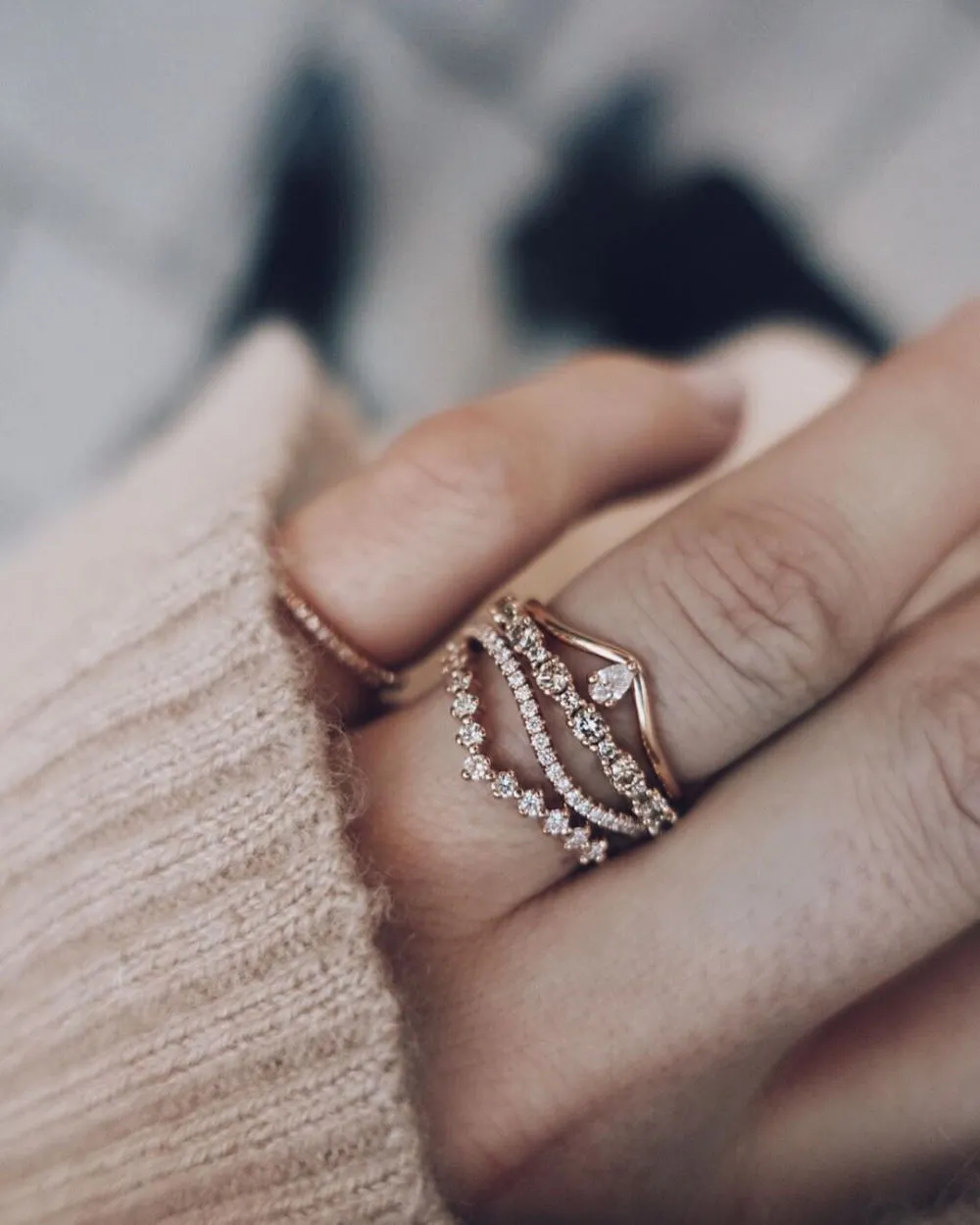 Lily Fallen Drop 18K Gold, Whitegold or Rosegold Ring w. Diamond