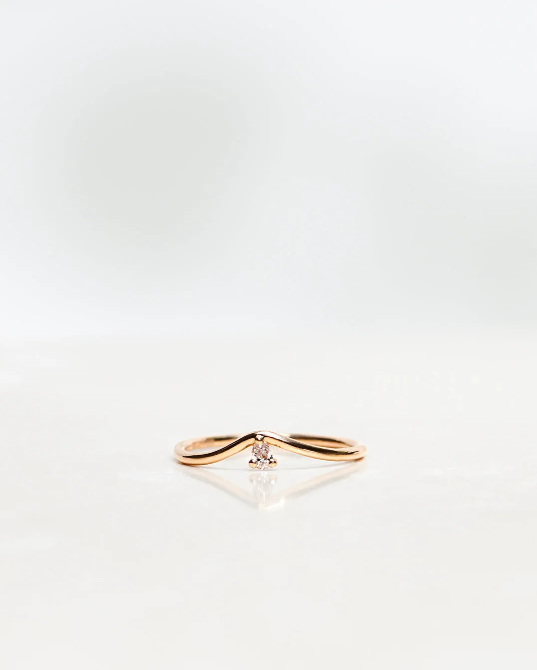 Lily Fallen Drop 18K Gold, Whitegold or Rosegold Ring w. Diamond