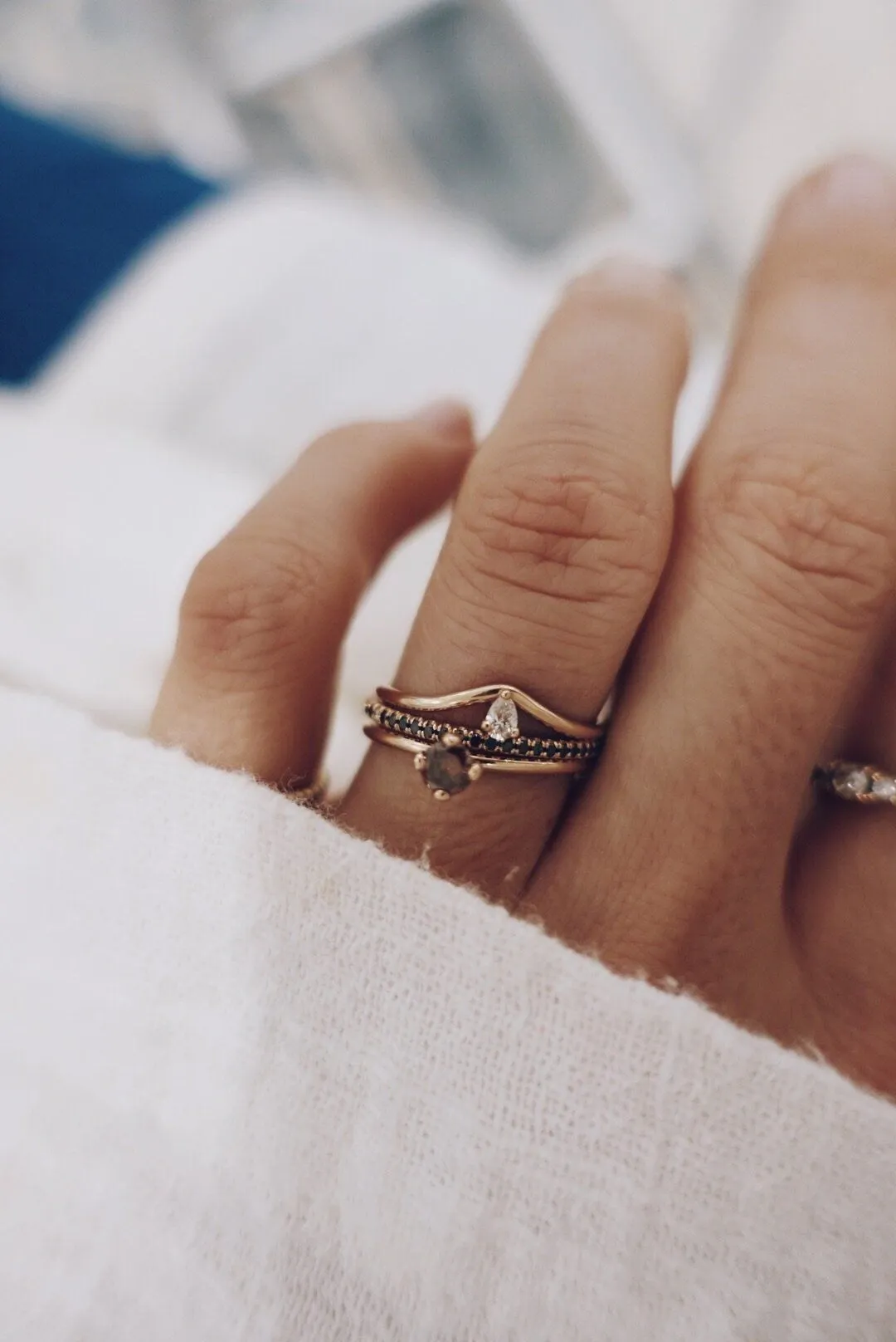 Lily Fallen Drop 18K Gold, Whitegold or Rosegold Ring w. Diamond