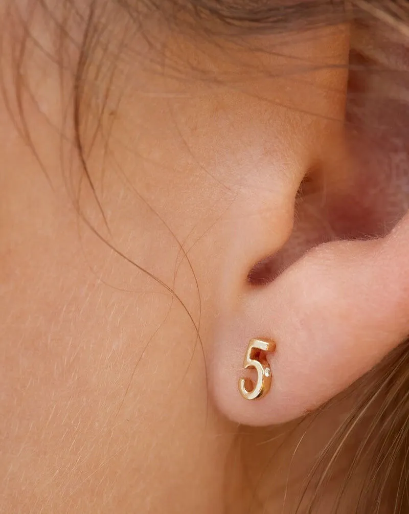 My 4 18K Gold Stud w. Diamond