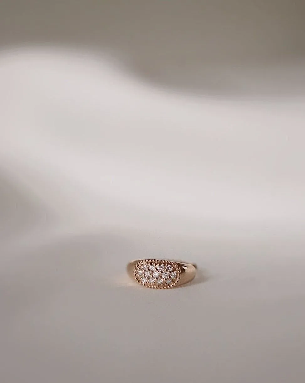 Nonna's 18K Gold, Whitegold or Rosegold Huggie w. Diamonds