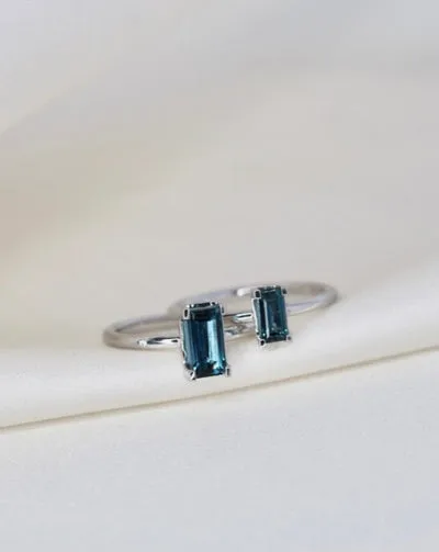 Nord London Blue Turned 18K Whitegold Ring w. Topaz & Diamond