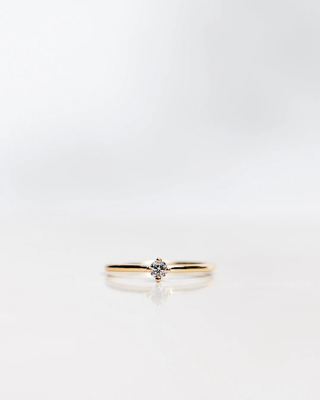 Not So Tiny 18K Gold, Whitegold or Rosegold Ring w. Diamond