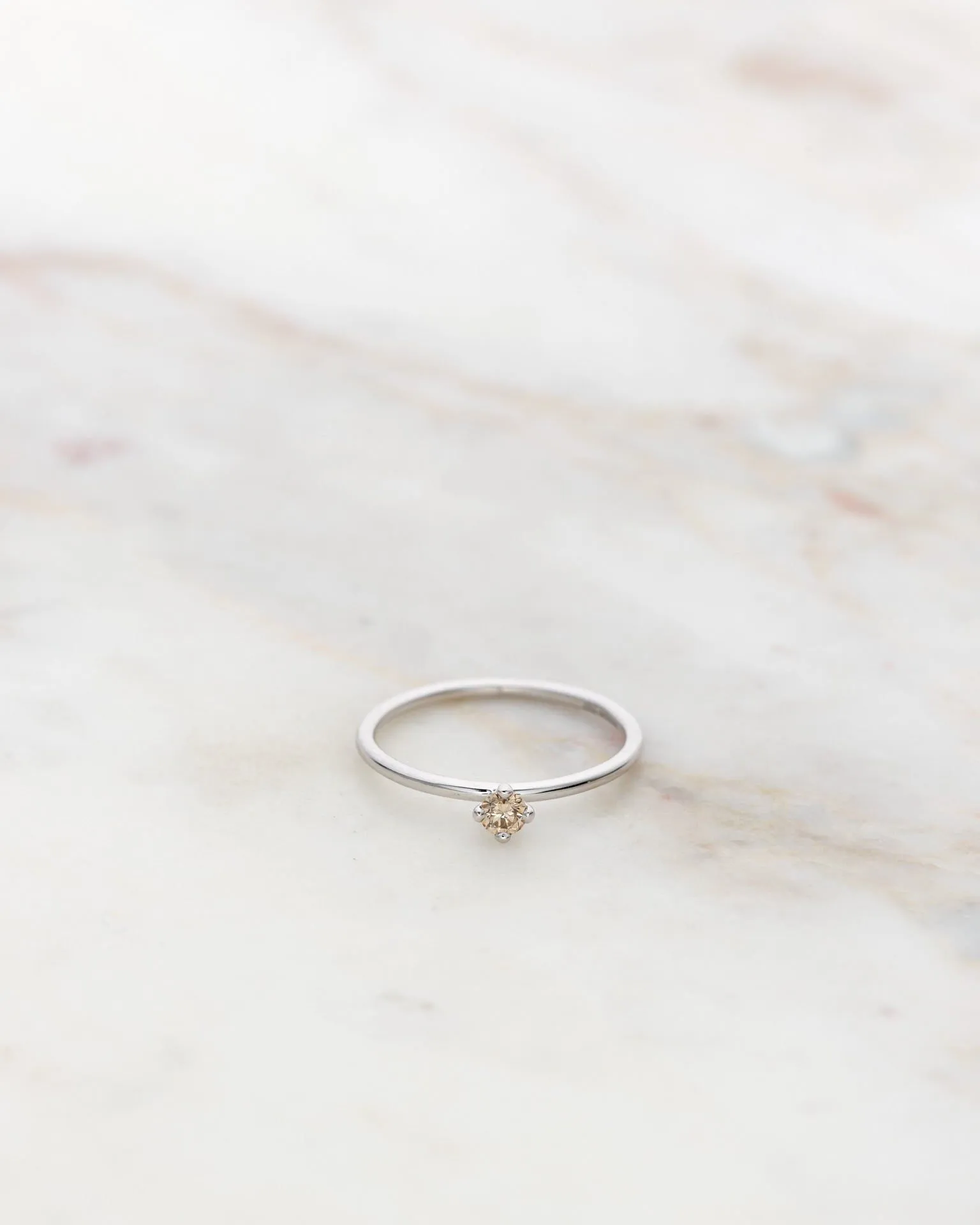 Not So Tiny 18K Gold, Whitegold or Rosegold Ring w. Diamond
