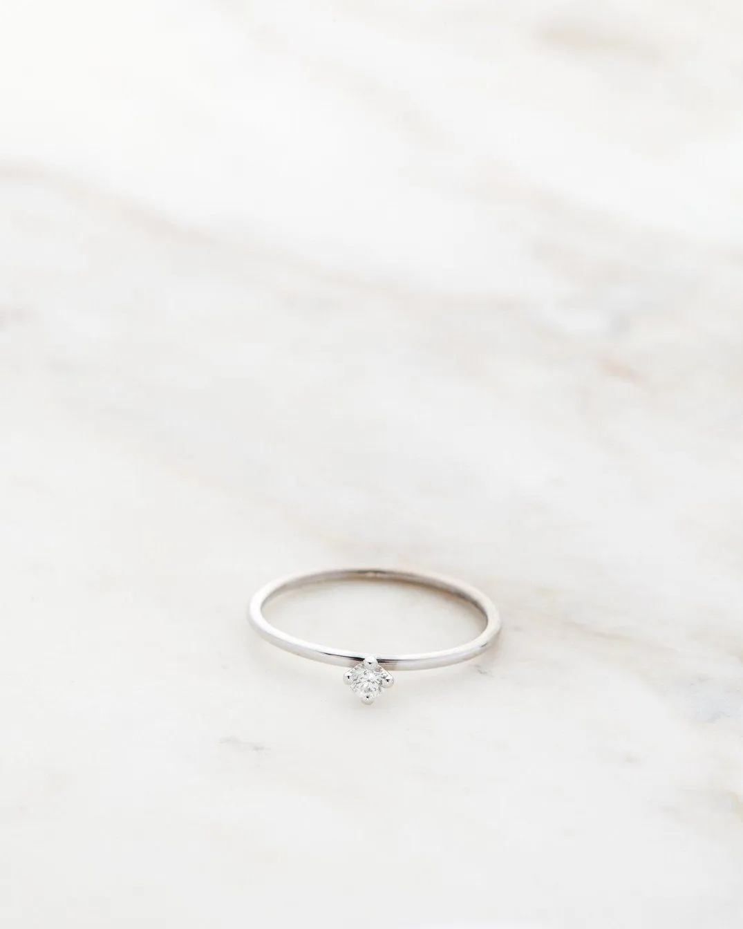 Not So Tiny 18K Gold, Whitegold or Rosegold Ring w. Diamond