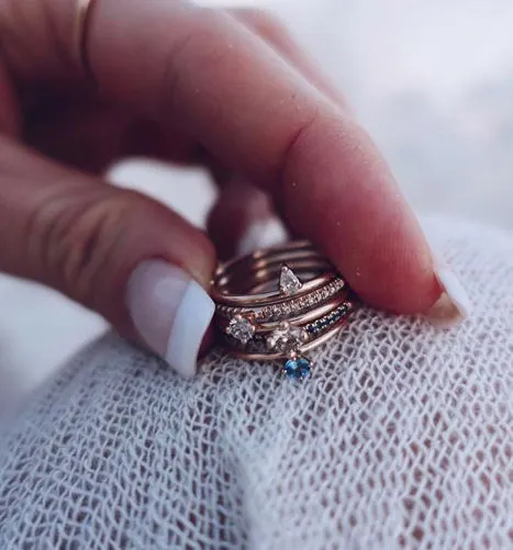 Not So Tiny 18K Gold, Whitegold or Rosegold Ring w. Diamond