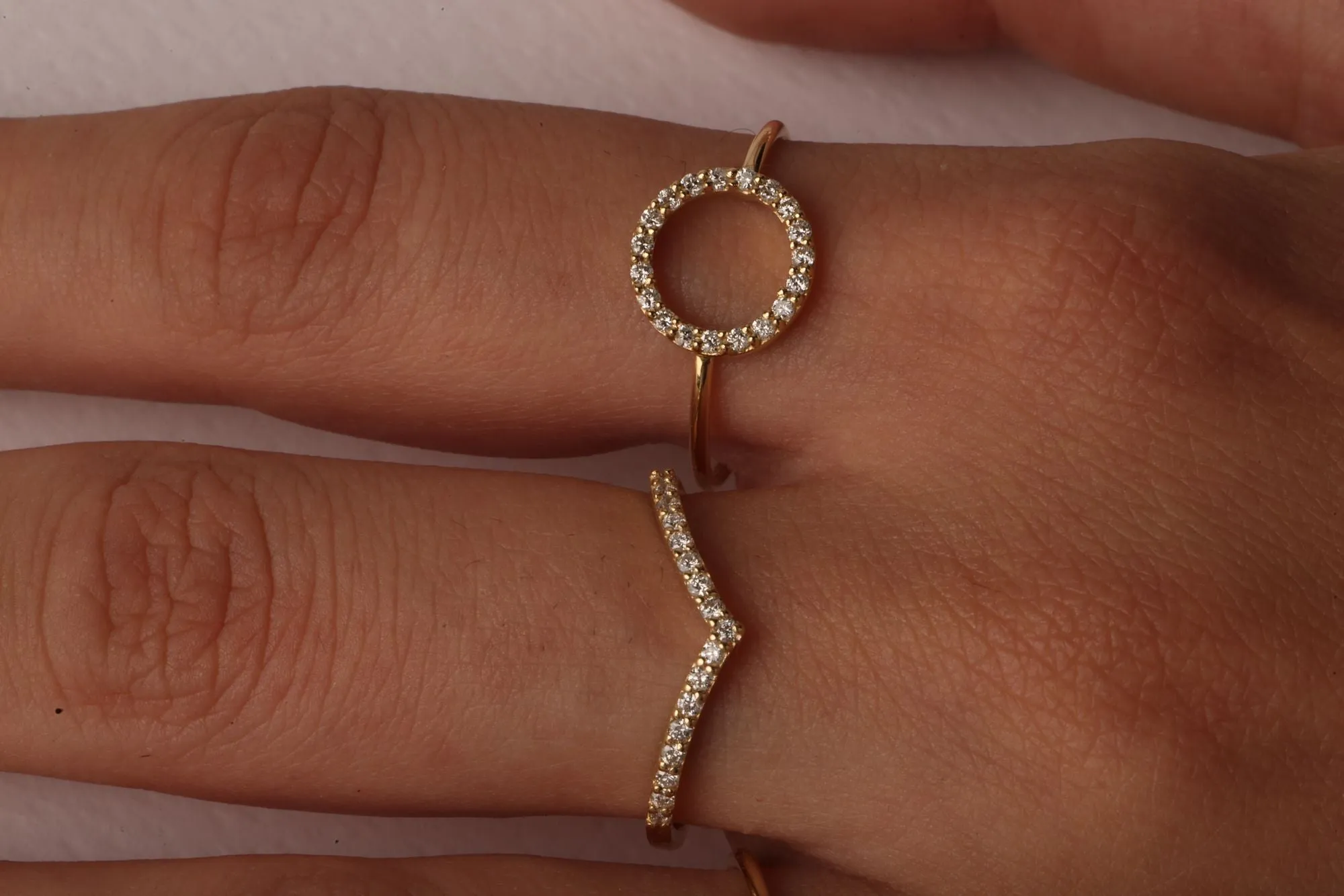 Pave V Band 18K Gold Ring w. Diamonds