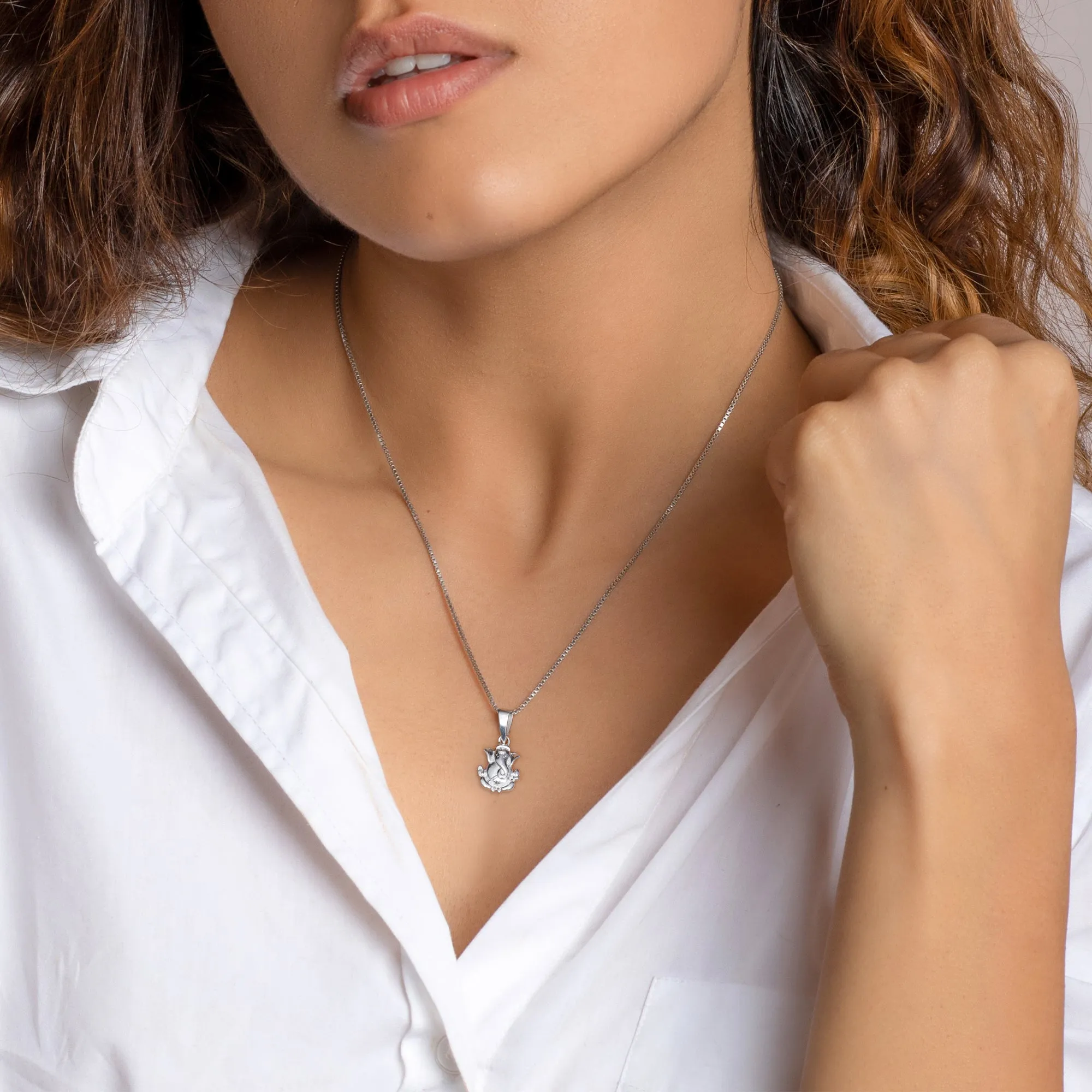 Silver Ganpati Pendant with Box Chain Giva
