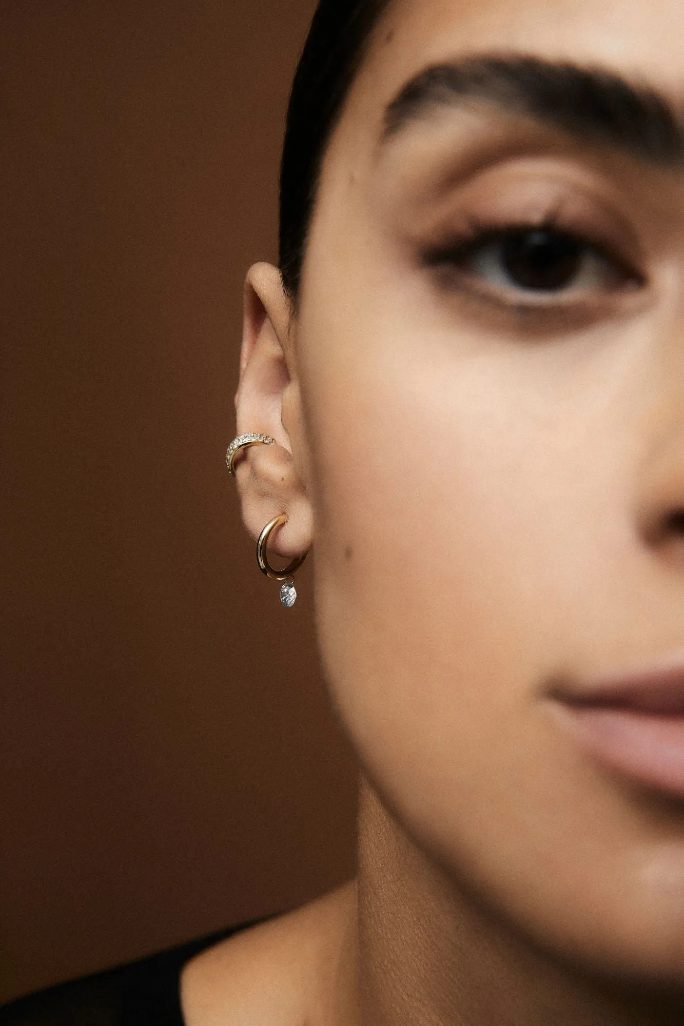 Solitaire Nude 18K Whitegold Hoops w. Lab-Grown Diamonds